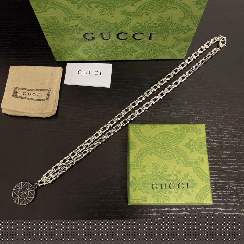 G*u*i necklaces
